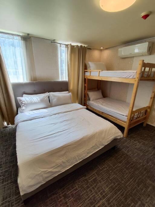A2j Luxury 1br Balcony Near Venice Mall Bgc * Manila