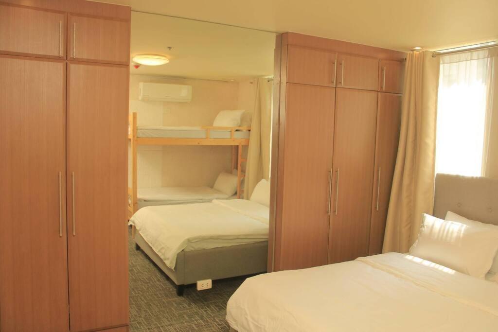 Apartment A2j Luxury 1br Balcony Near Venice Mall Bgc *