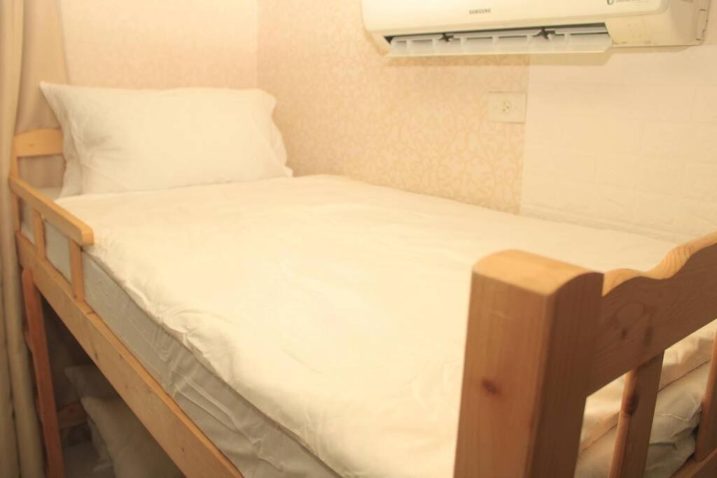 A2j Luxury 1br Balcony Near Venice Mall Bgc Apartment
