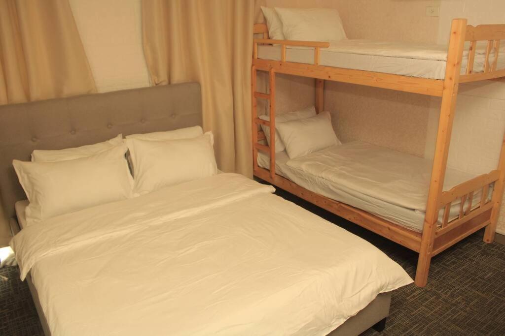 A2j Luxury 1br Balcony Near Venice Mall Bgc