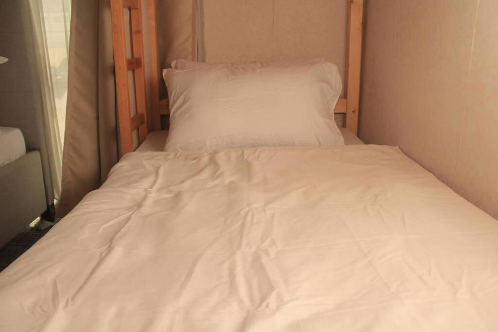 A2j Luxury 1br Balcony Near Venice Mall Bgc *