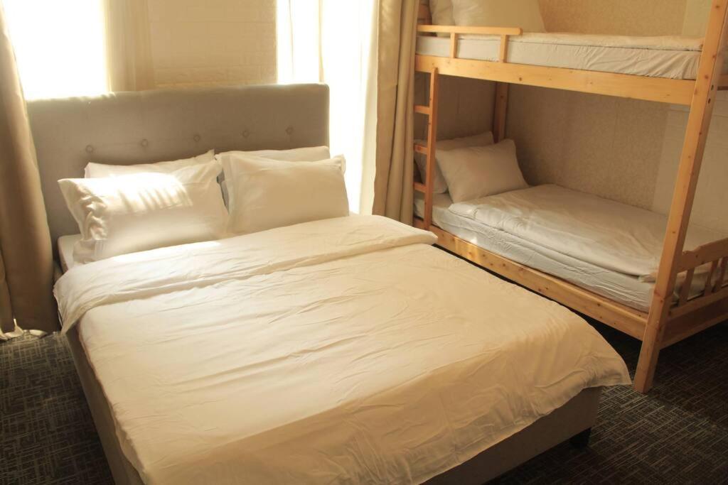 A2j Luxury 1br Balcony Near Venice Mall Bgc Apartment *