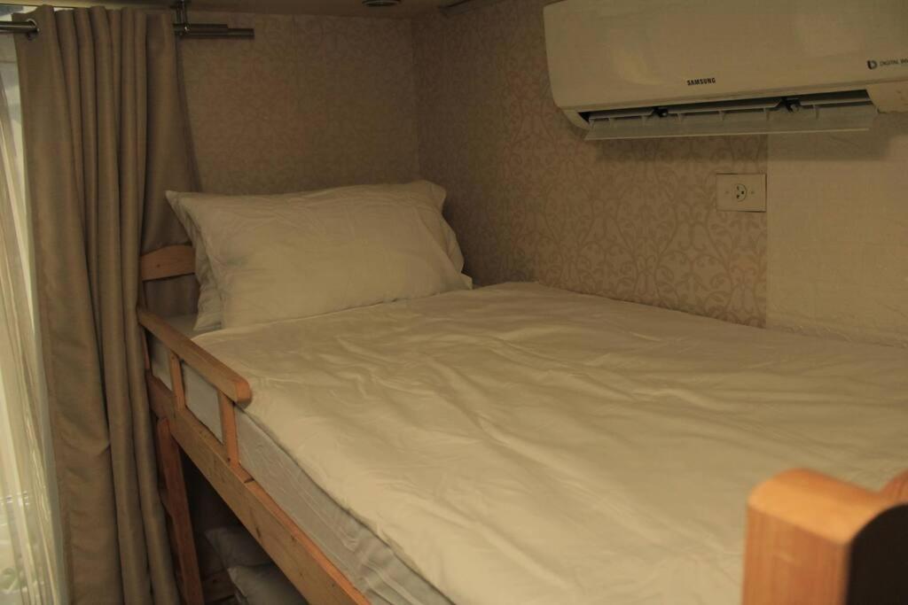 A2j Luxury 1br Balcony Near Venice Mall Bgc Apartment *
