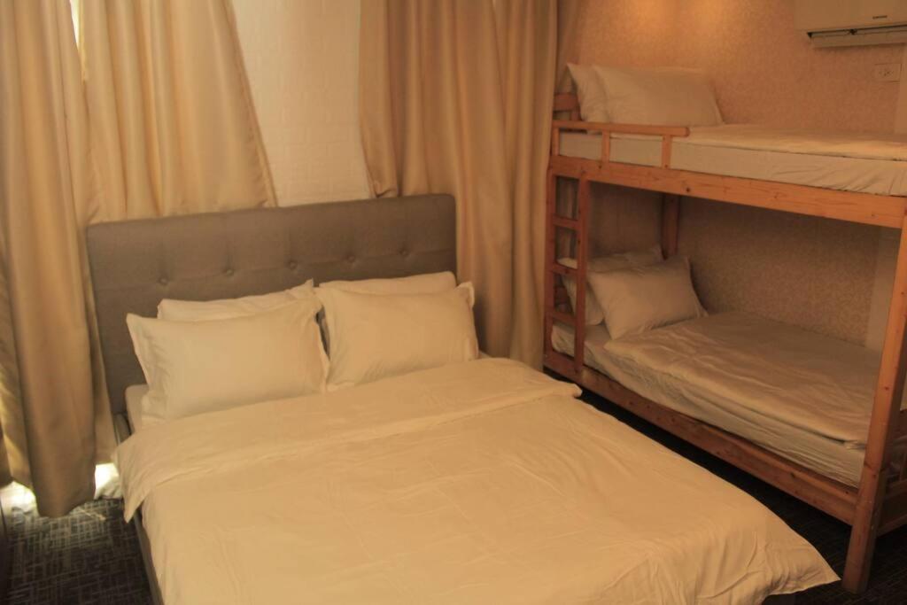A2j Luxury 1br Balcony Near Venice Mall Bgc Apartment