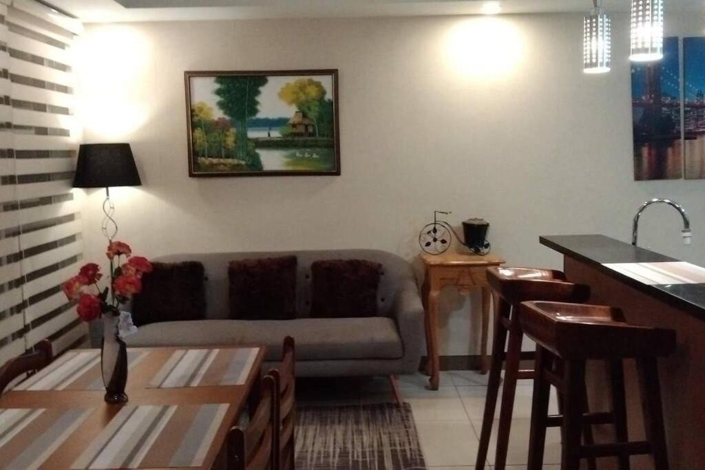 A2j Luxury 1br Balcony Near Venice Mall Bgc Apartment Manila