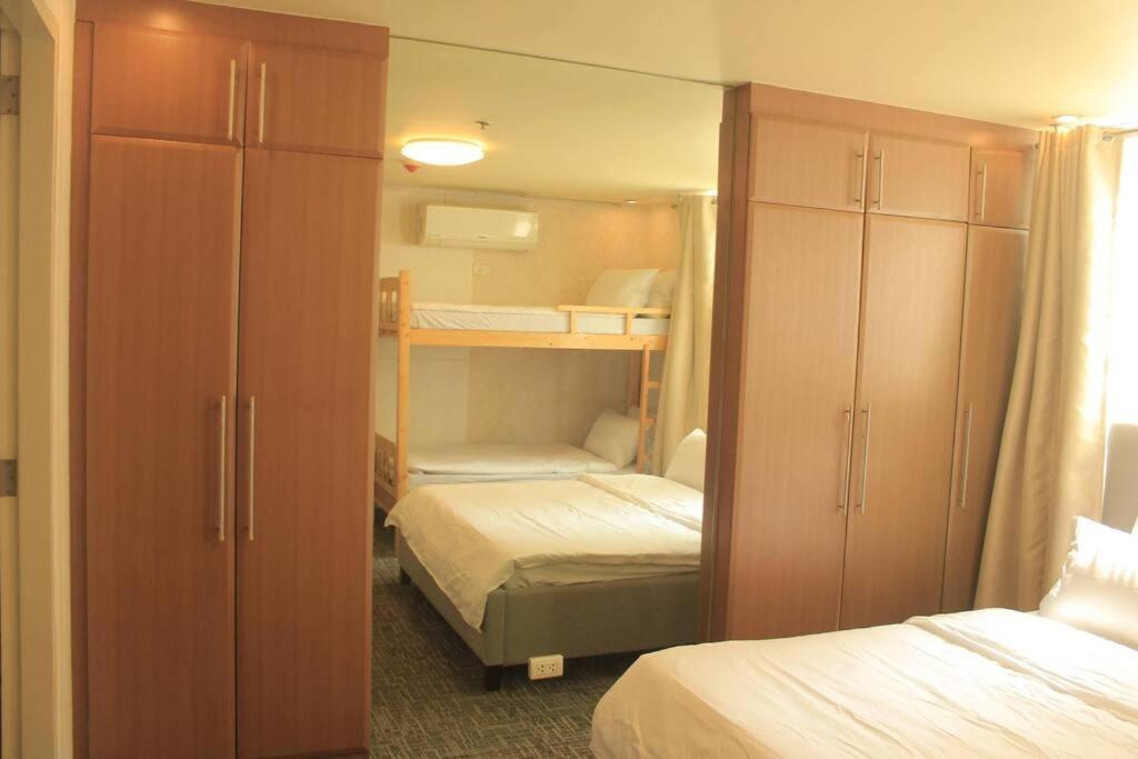 A2j Luxury 1br Balcony Near Venice Mall Bgc